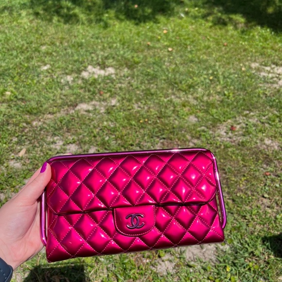 CHANEL RARE CLUTCH - Picture 2 of 15